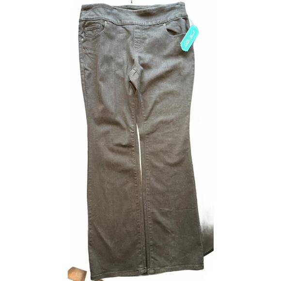Pioneer Woman Bootcut Embroidered Jeans - Size L - NWT - Picture 1 of 8